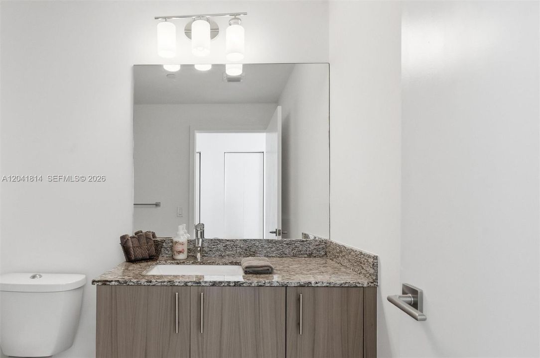 For Sale: $575,000 (2 beds, 2 baths, 1016 Square Feet)
