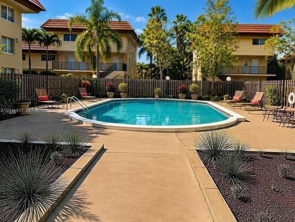 For Sale: $265,000 (2 beds, 2 baths, 1140 Square Feet)