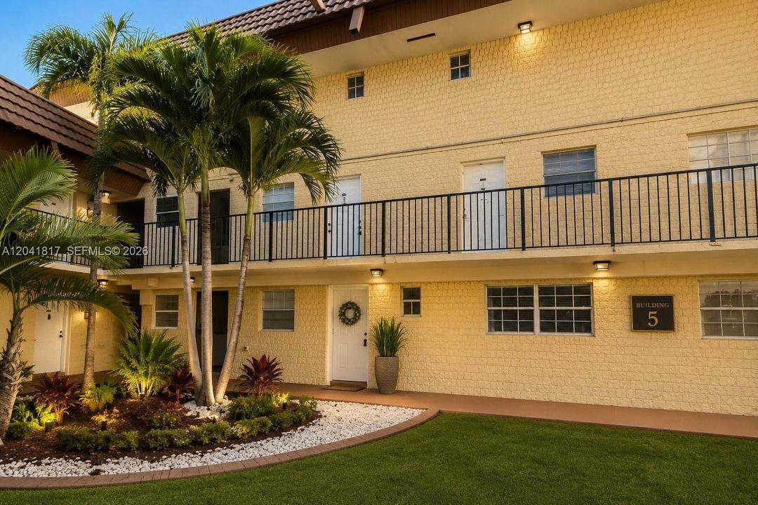 For Sale: $265,000 (2 beds, 2 baths, 1140 Square Feet)