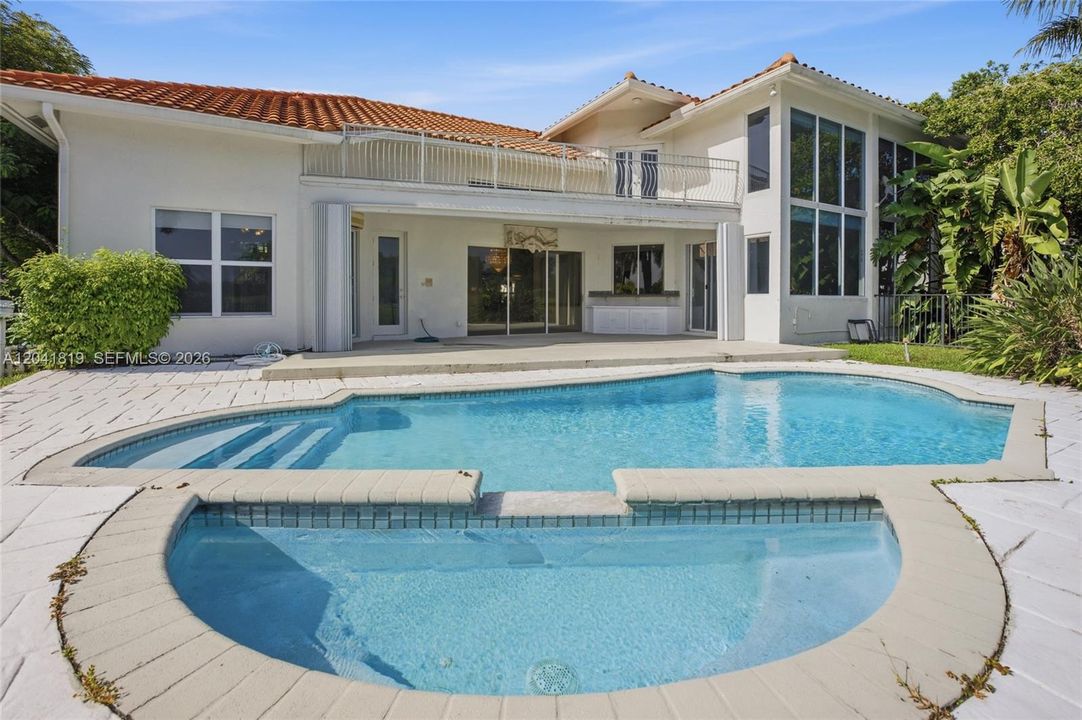 На продажу: $969,000 (5 спален, 4 ванн, 3327 Квадратных фут)