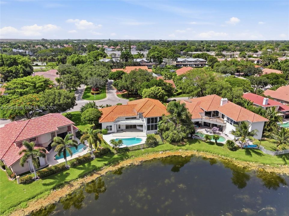 На продажу: $969,000 (5 спален, 4 ванн, 3327 Квадратных фут)