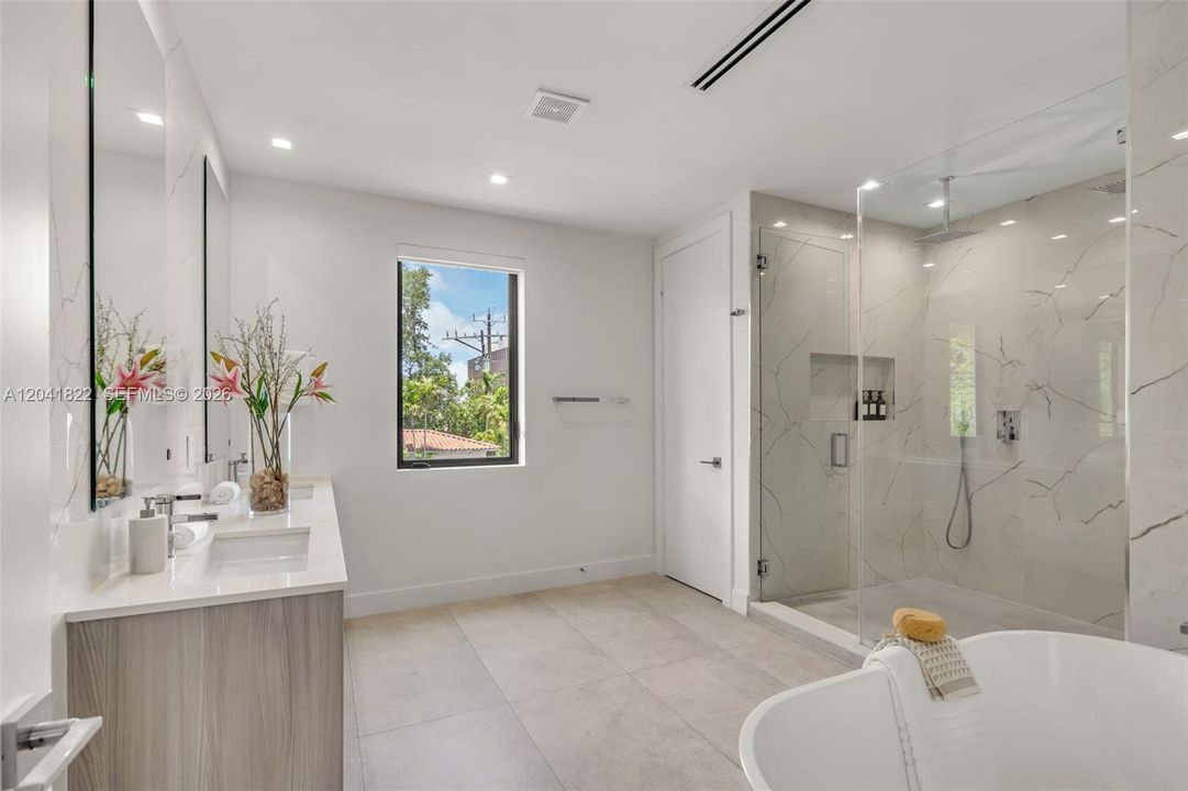 En Venta: $2,580,000 (4 camas, 5 baños, 3733 Pies cuadrados)