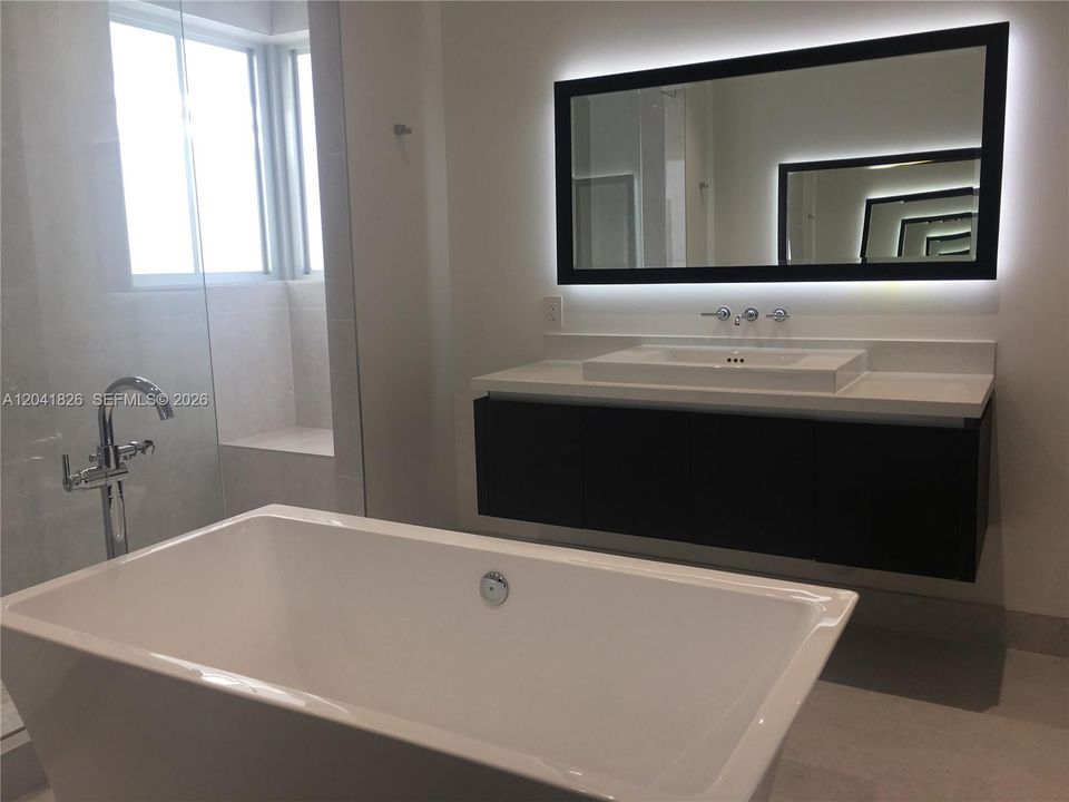 В аренду: $7,300 (5 спален, 6 ванн, 4287 Квадратных фут)