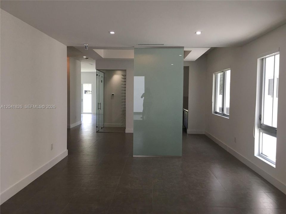 В аренду: $7,300 (5 спален, 6 ванн, 4287 Квадратных фут)