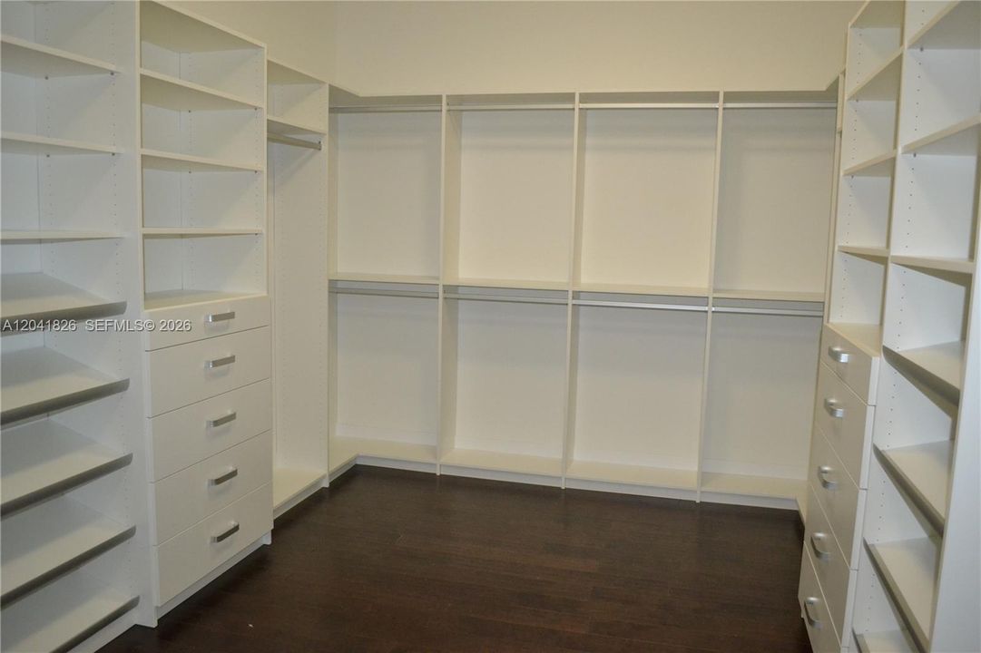 В аренду: $7,300 (5 спален, 6 ванн, 4287 Квадратных фут)