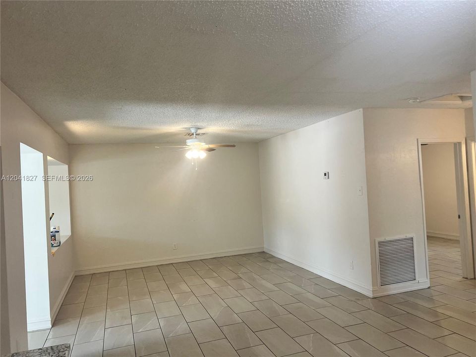 En Renta: $1,995 (2 camas, 1 baños, 2920 Pies cuadrados)