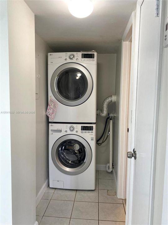В аренду: $2,000 (1 спален, 1 ванн, 838 Квадратных фут)