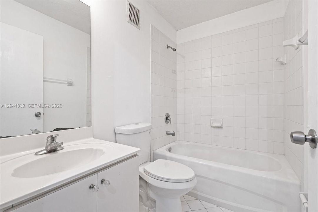 For Rent: $2,000 (3 beds, 2 baths, 1024 Square Feet)