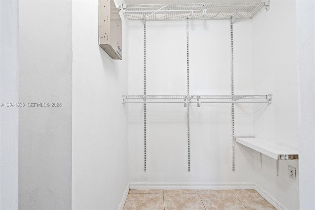 For Rent: $2,000 (3 beds, 2 baths, 1024 Square Feet)