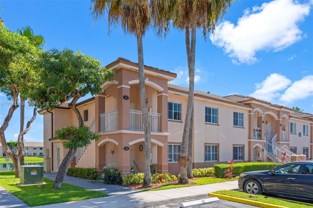 For Rent: $2,000 (3 beds, 2 baths, 1024 Square Feet)