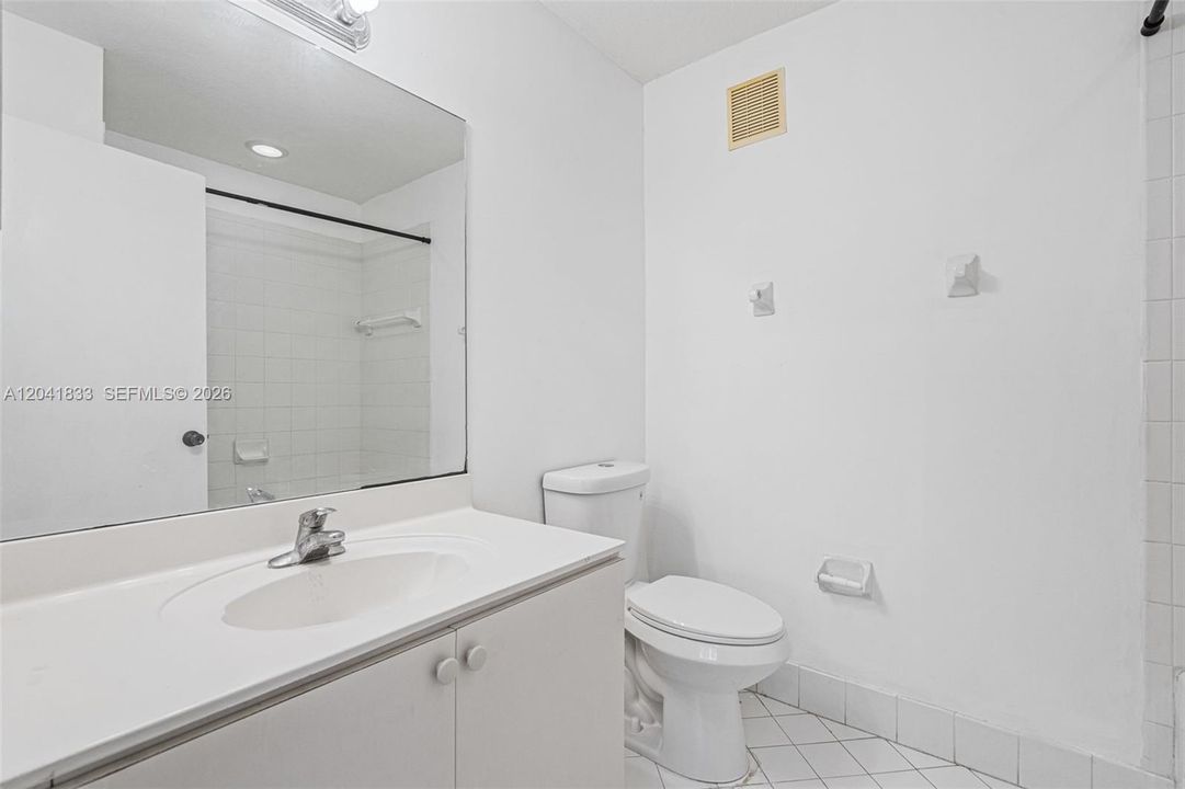 For Rent: $2,000 (3 beds, 2 baths, 1024 Square Feet)