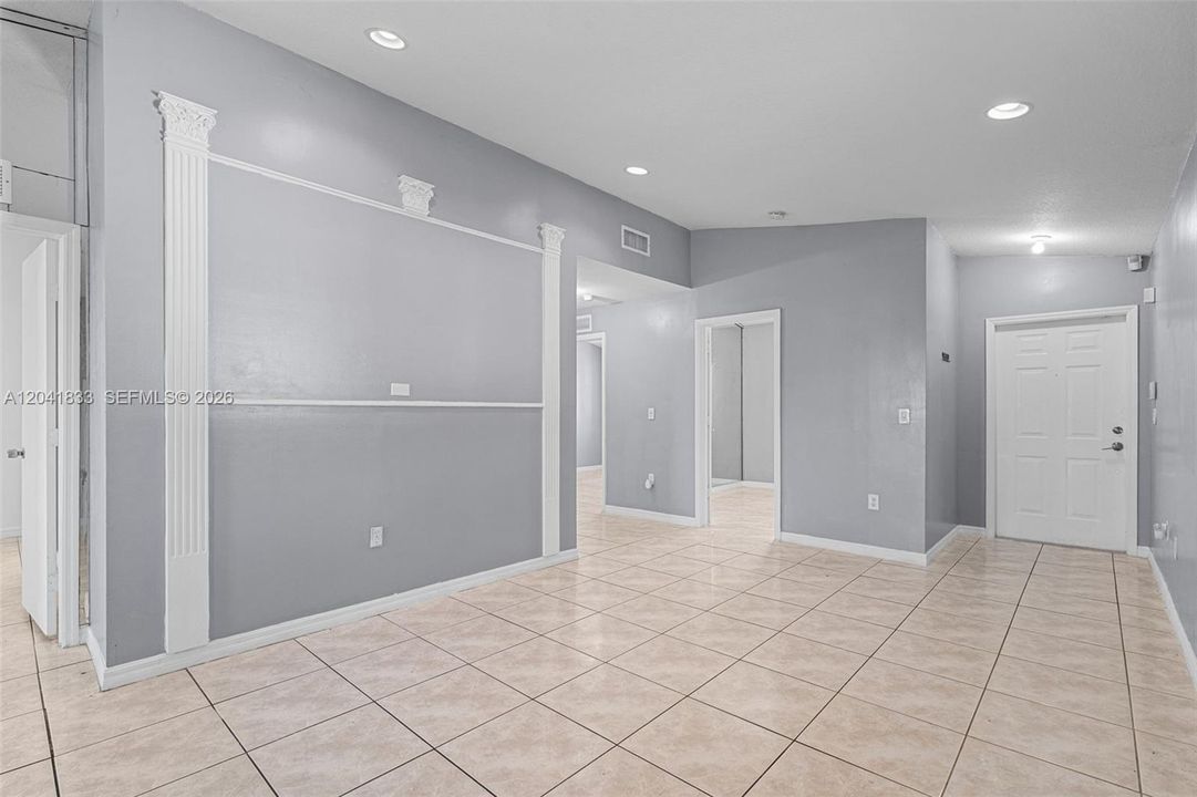 For Rent: $2,000 (3 beds, 2 baths, 1024 Square Feet)