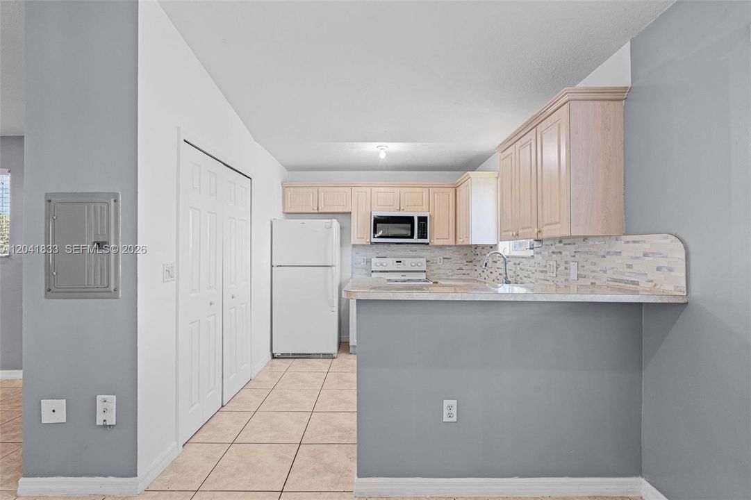 For Rent: $2,000 (3 beds, 2 baths, 1024 Square Feet)