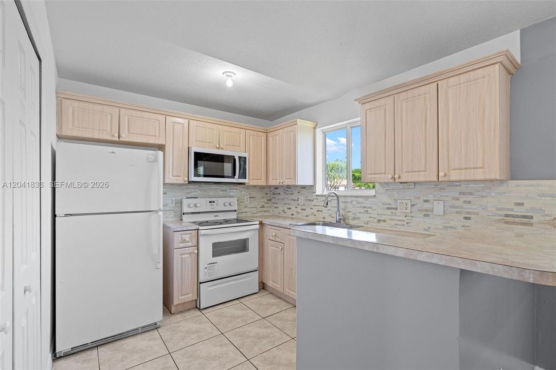 For Rent: $2,000 (3 beds, 2 baths, 1024 Square Feet)
