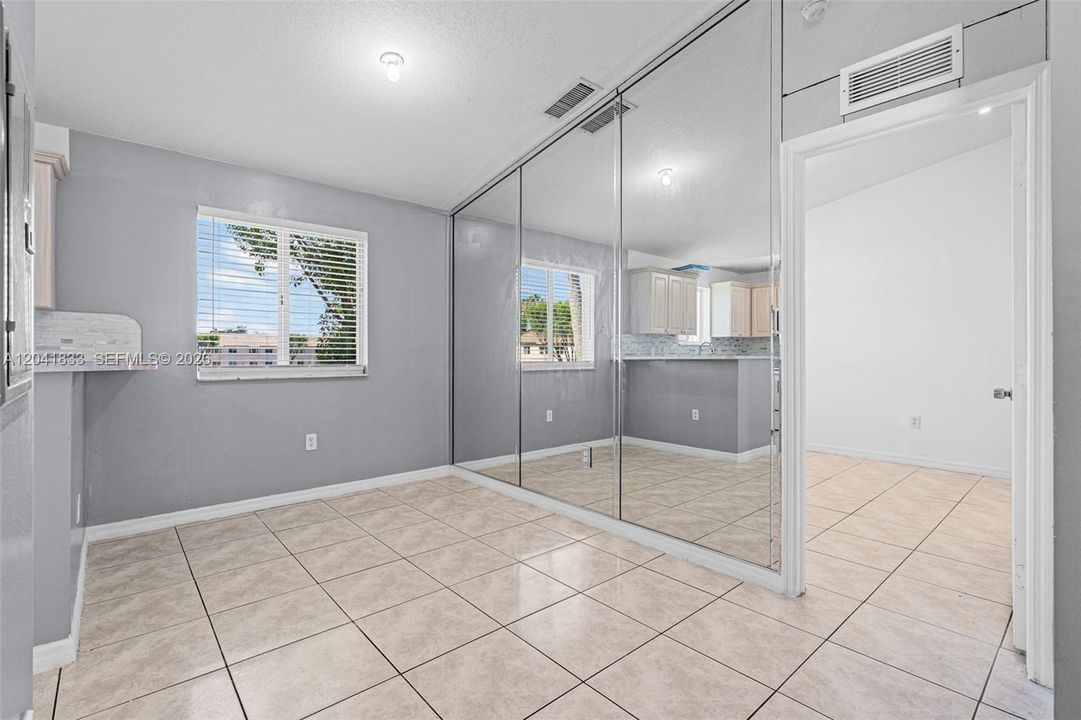 For Rent: $2,000 (3 beds, 2 baths, 1024 Square Feet)