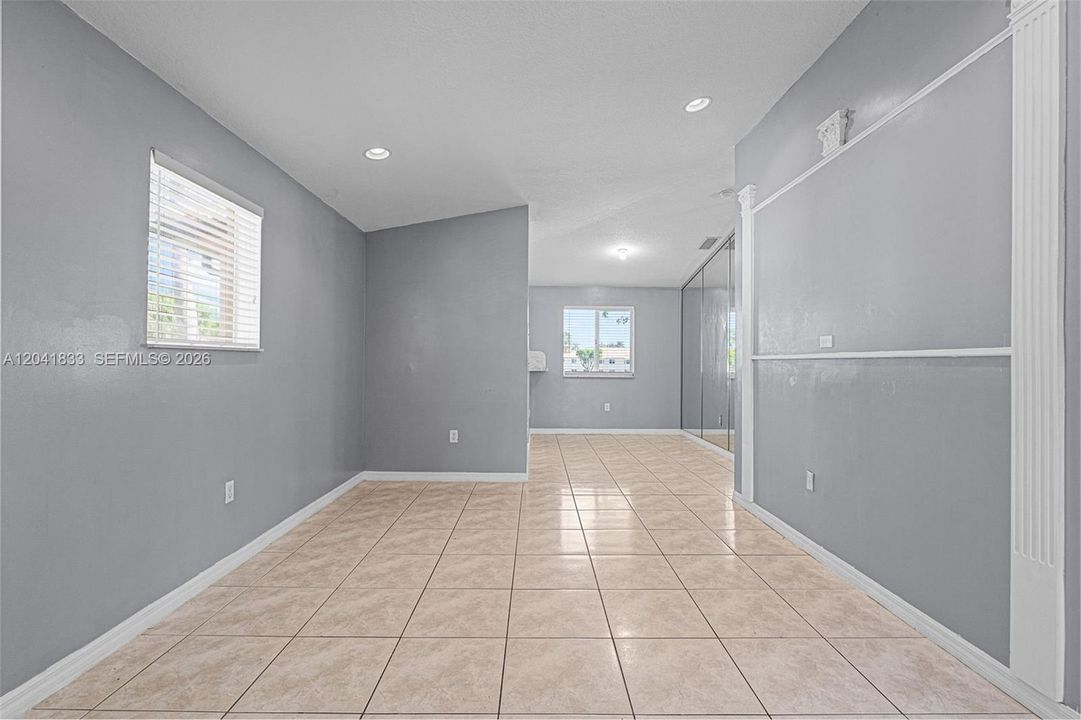 For Rent: $2,000 (3 beds, 2 baths, 1024 Square Feet)