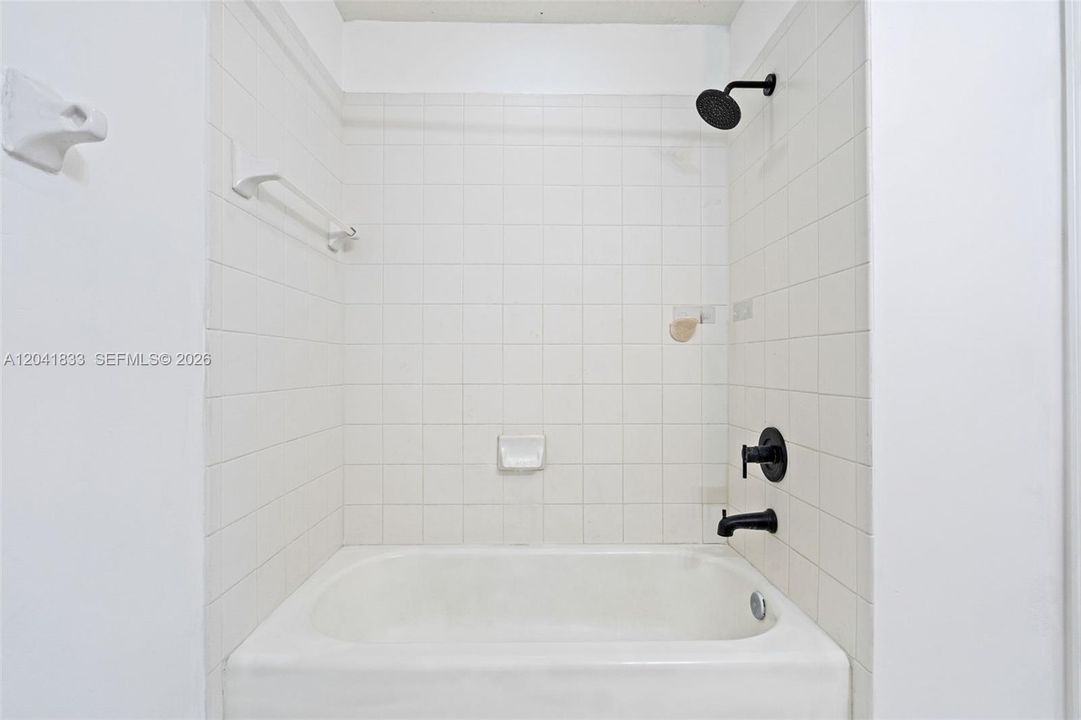 For Rent: $2,000 (3 beds, 2 baths, 1024 Square Feet)