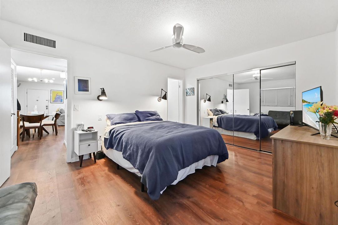 16 bedroom 02