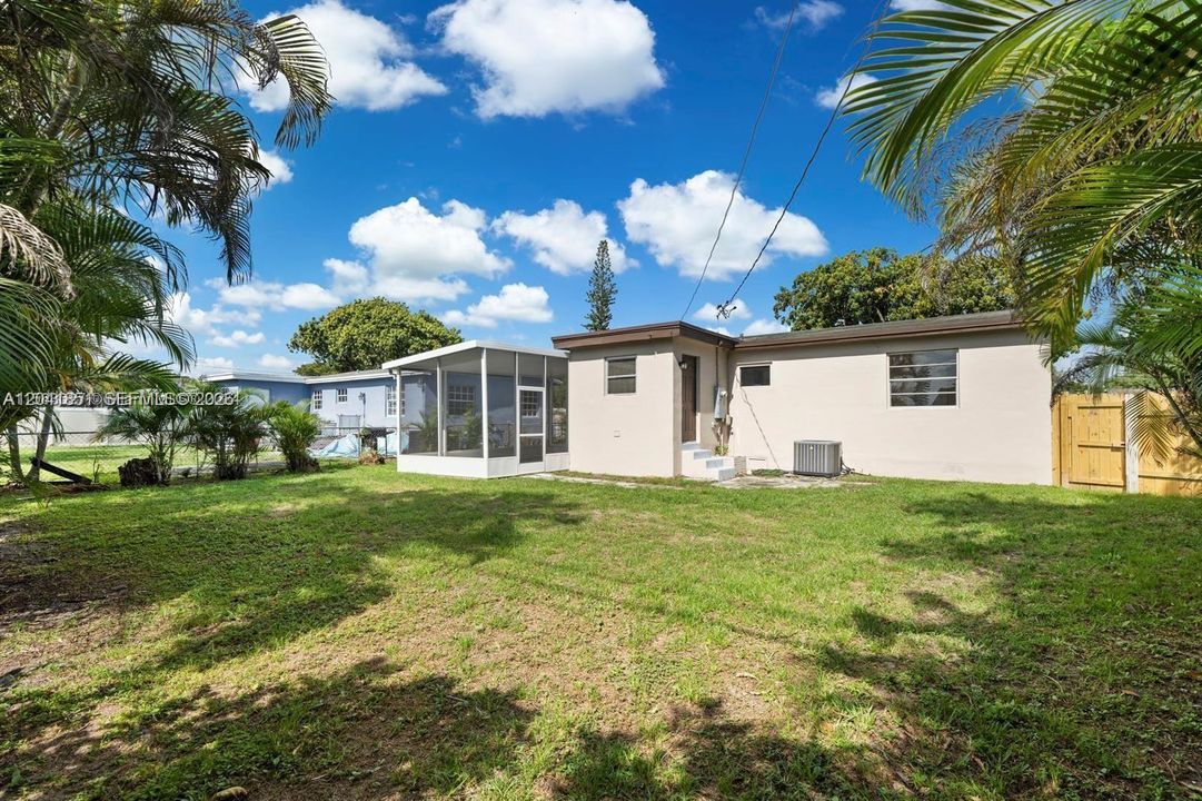 For Rent: $3,000 (3 beds, 1 baths, 1233 Square Feet)