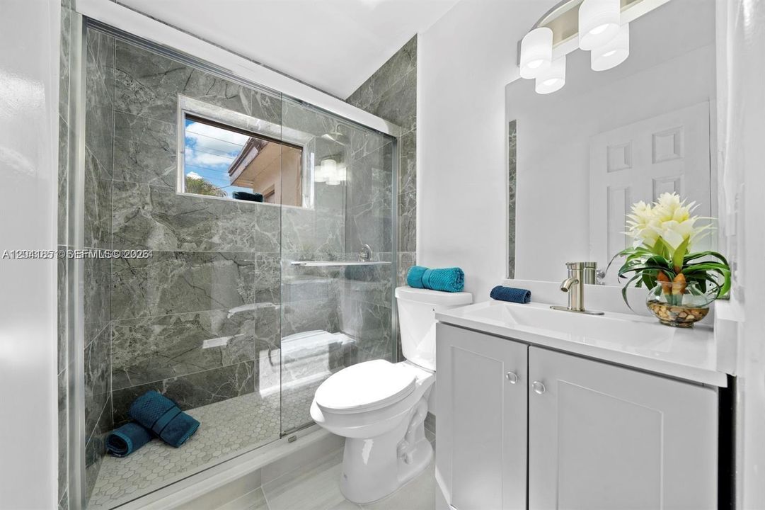 For Rent: $3,000 (3 beds, 1 baths, 1233 Square Feet)