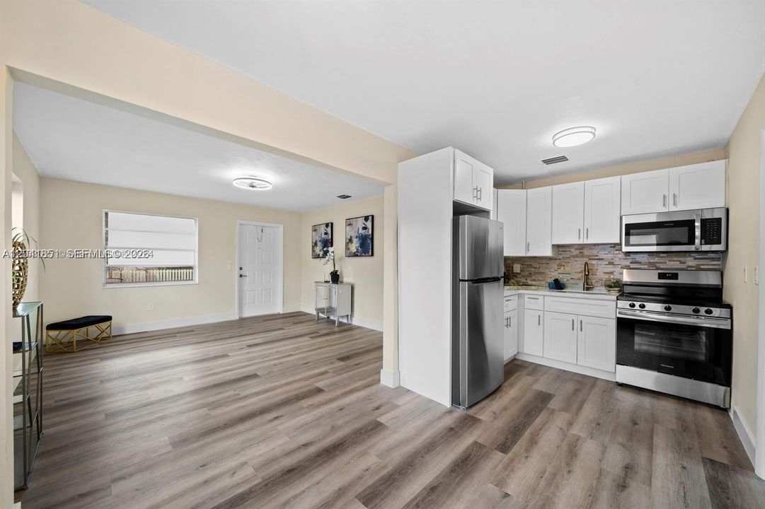 For Rent: $3,000 (3 beds, 1 baths, 1233 Square Feet)