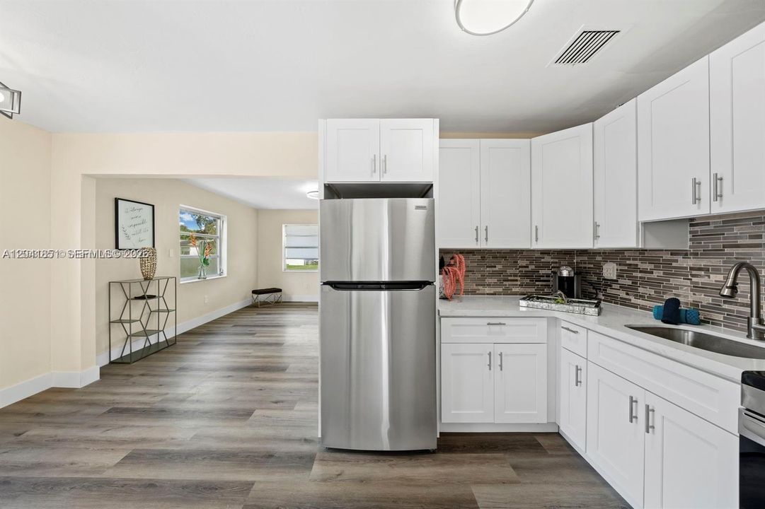 For Rent: $3,000 (3 beds, 1 baths, 1233 Square Feet)
