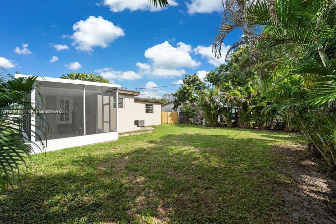 For Rent: $3,000 (3 beds, 1 baths, 1233 Square Feet)
