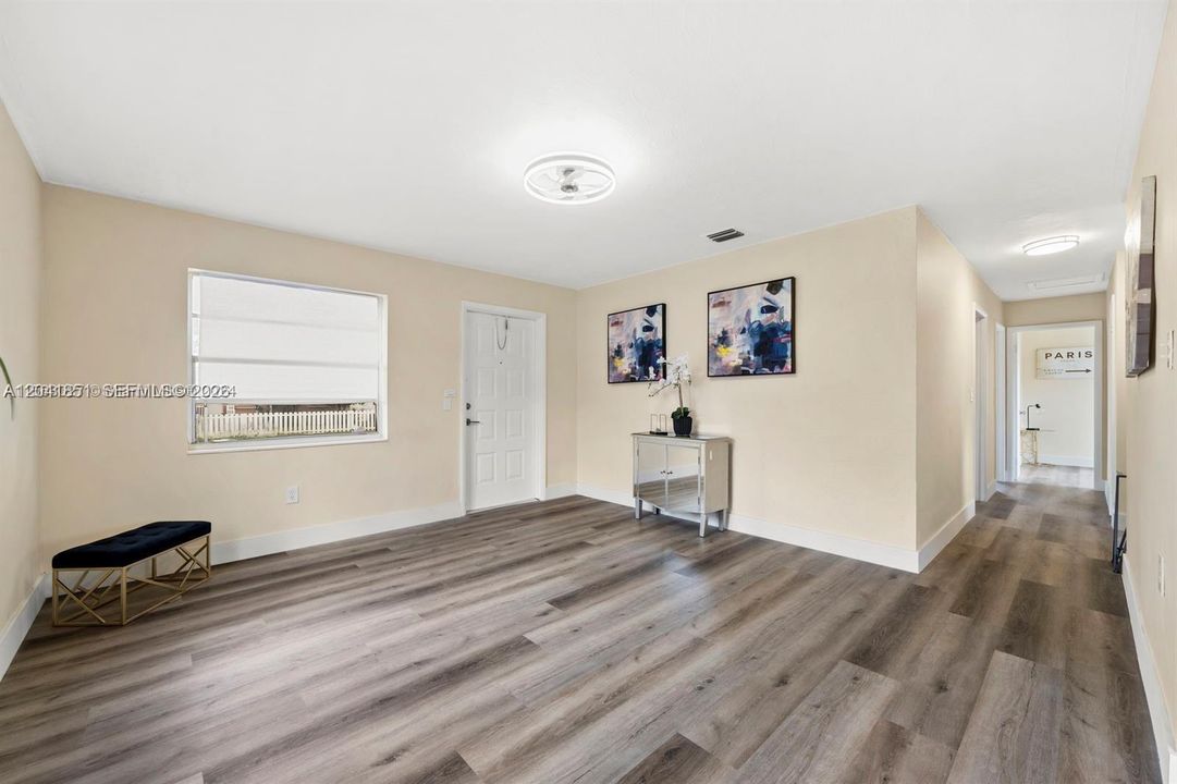 For Rent: $3,000 (3 beds, 1 baths, 1233 Square Feet)