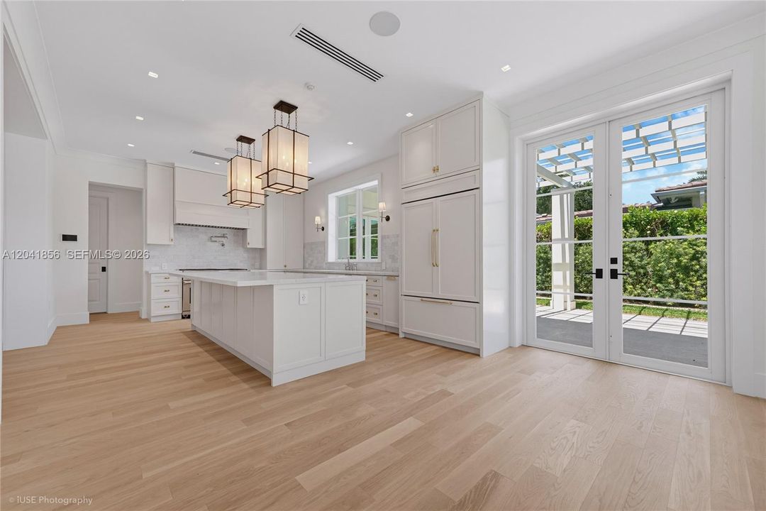 На продажу: $11,995,000 (6 спален, 6 ванн, 6412 Квадратных фут)