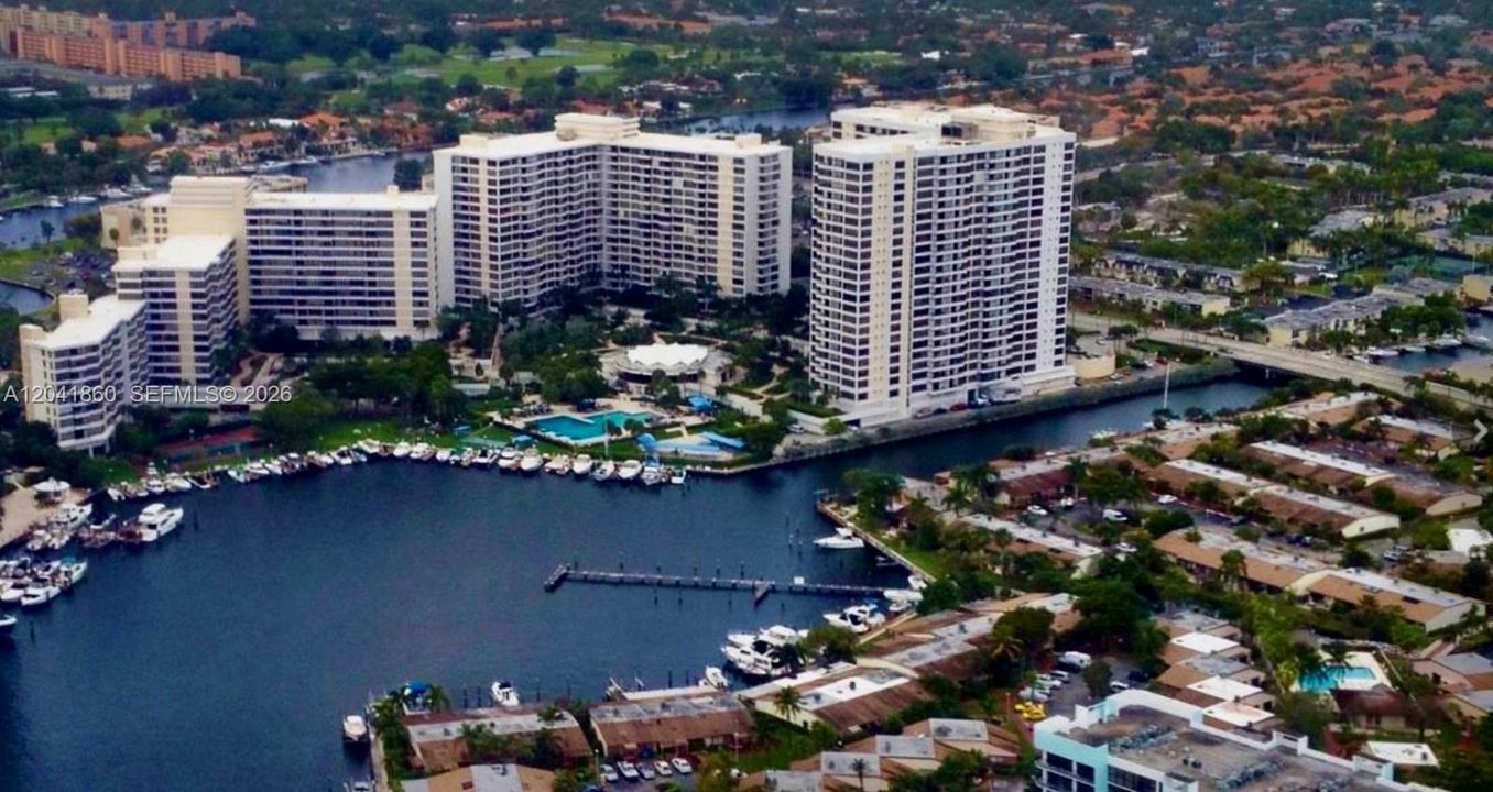 For Rent: $2,450 (2 beds, 2 baths, 1040 Square Feet)