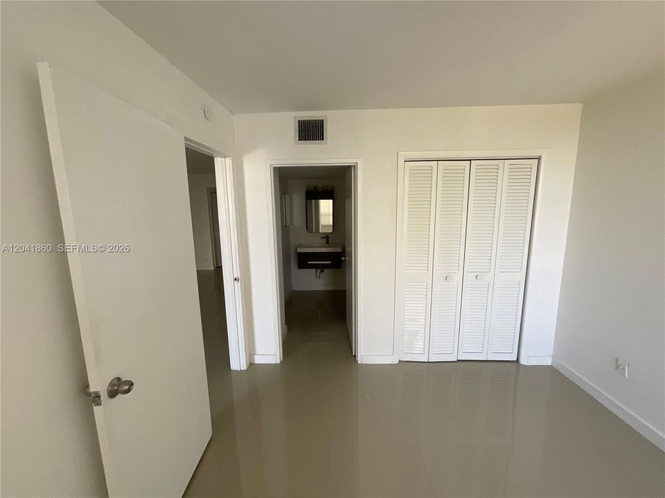 For Rent: $2,450 (2 beds, 2 baths, 1040 Square Feet)