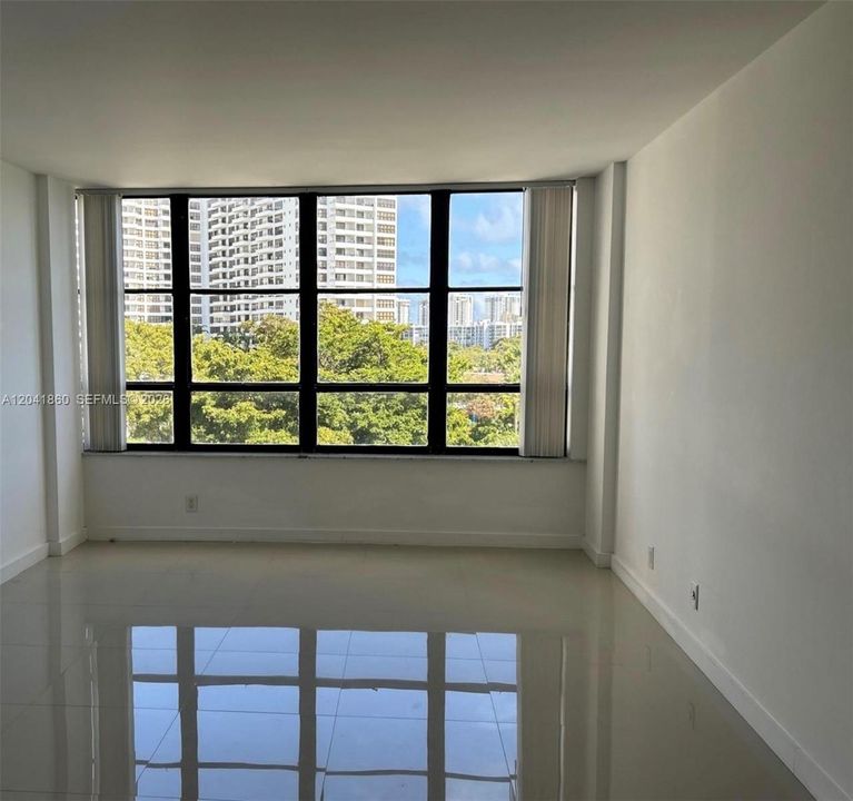 For Rent: $2,450 (2 beds, 2 baths, 1040 Square Feet)