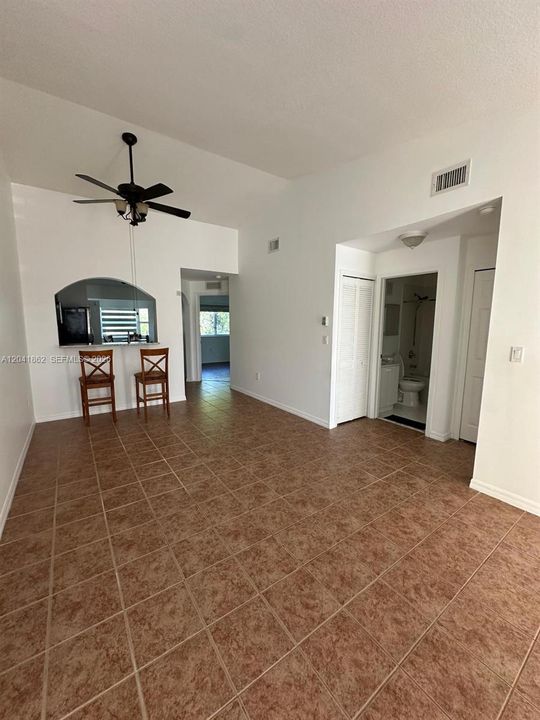 For Sale: $210,000 (2 beds, 2 baths, 815 Square Feet)