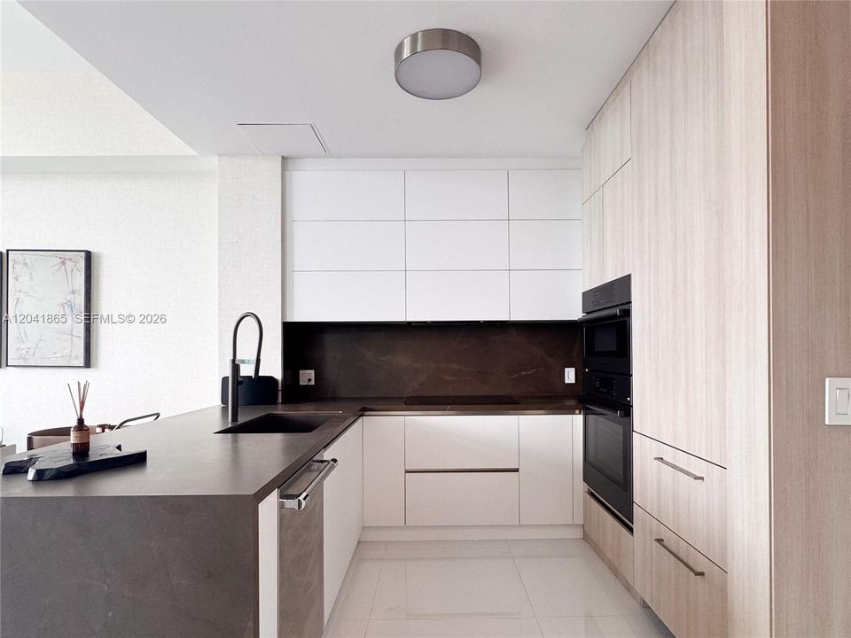 En Venta: $1,555,000 (2 camas, 2 baños, 1404 Pies cuadrados)