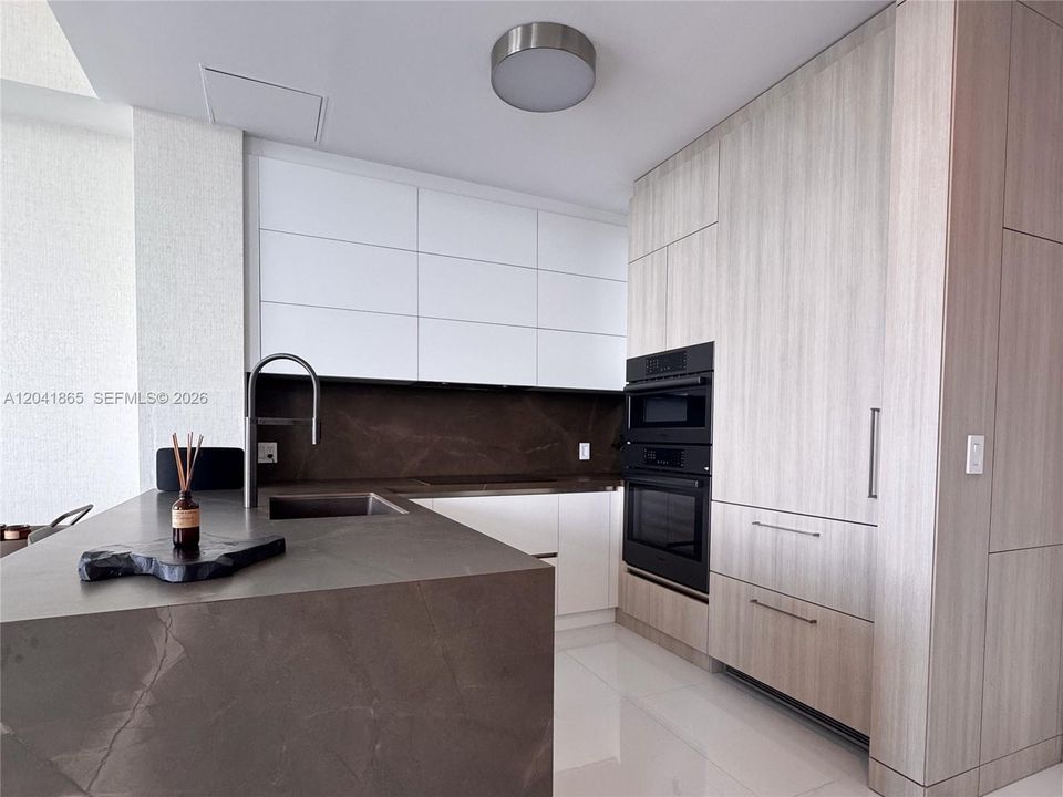 En Venta: $1,555,000 (2 camas, 2 baños, 1404 Pies cuadrados)