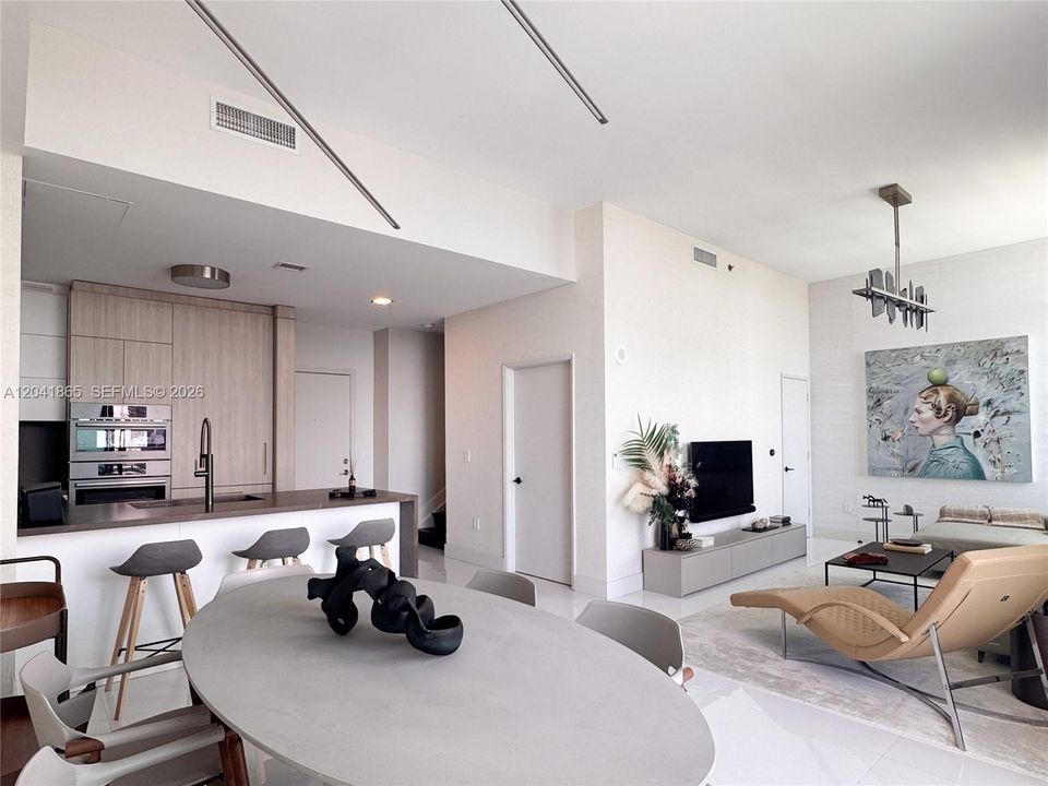 En Venta: $1,555,000 (2 camas, 2 baños, 1404 Pies cuadrados)