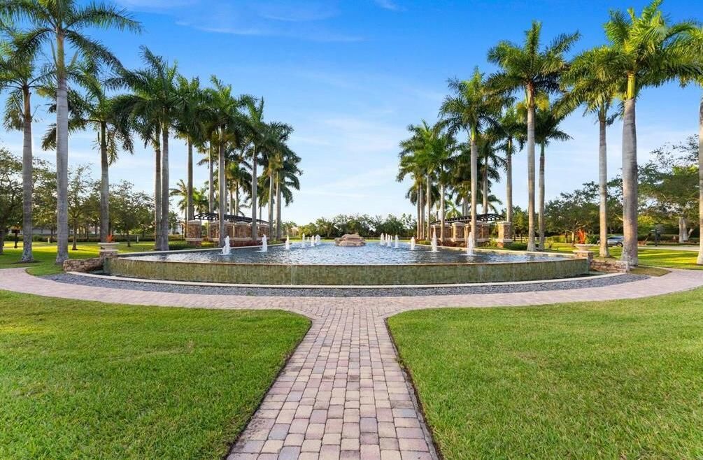 heron Bay Circle