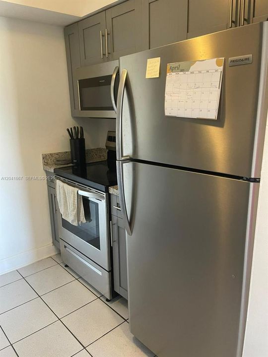 For Rent: $2,850 (2 beds, 1 baths, 18300 Square Feet)