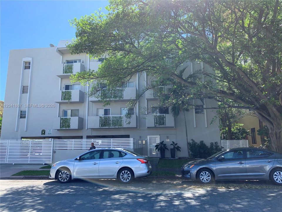For Rent: $2,850 (2 beds, 1 baths, 18300 Square Feet)