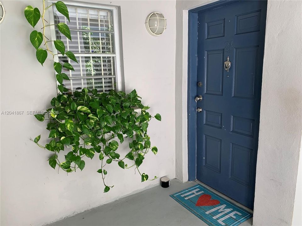 For Rent: $2,850 (2 beds, 1 baths, 18300 Square Feet)