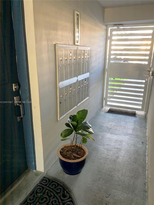 For Rent: $2,850 (2 beds, 1 baths, 18300 Square Feet)