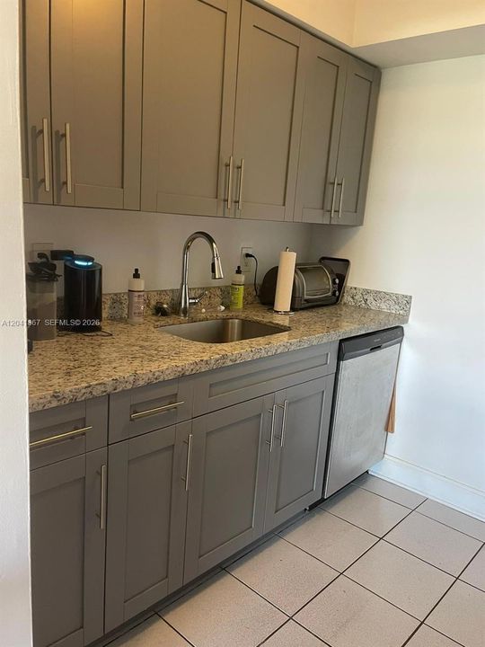 For Rent: $2,850 (2 beds, 1 baths, 18300 Square Feet)