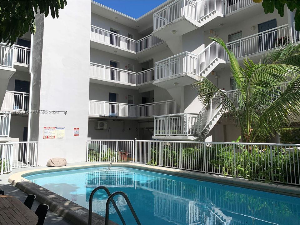 For Rent: $2,850 (2 beds, 1 baths, 18300 Square Feet)