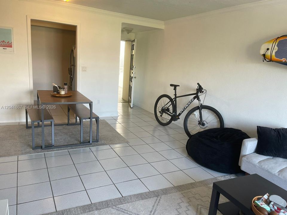 For Rent: $2,850 (2 beds, 1 baths, 18300 Square Feet)