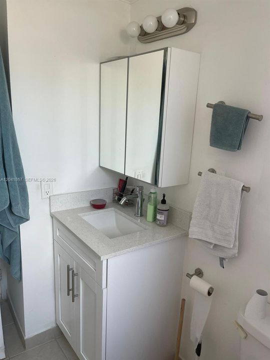 For Rent: $2,850 (2 beds, 1 baths, 18300 Square Feet)