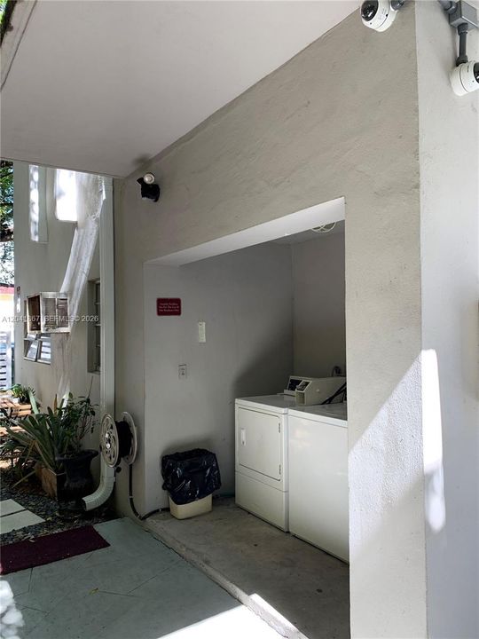 For Rent: $2,850 (2 beds, 1 baths, 18300 Square Feet)