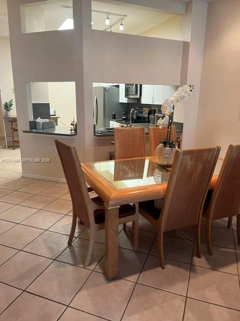 For Sale: $349,000 (2 beds, 2 baths, 1528 Square Feet)