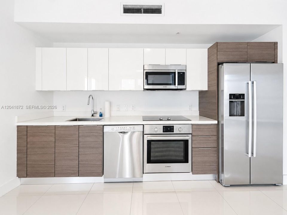 В аренду: $4,100 (2 спален, 2 ванн, 1124 Квадратных фут)