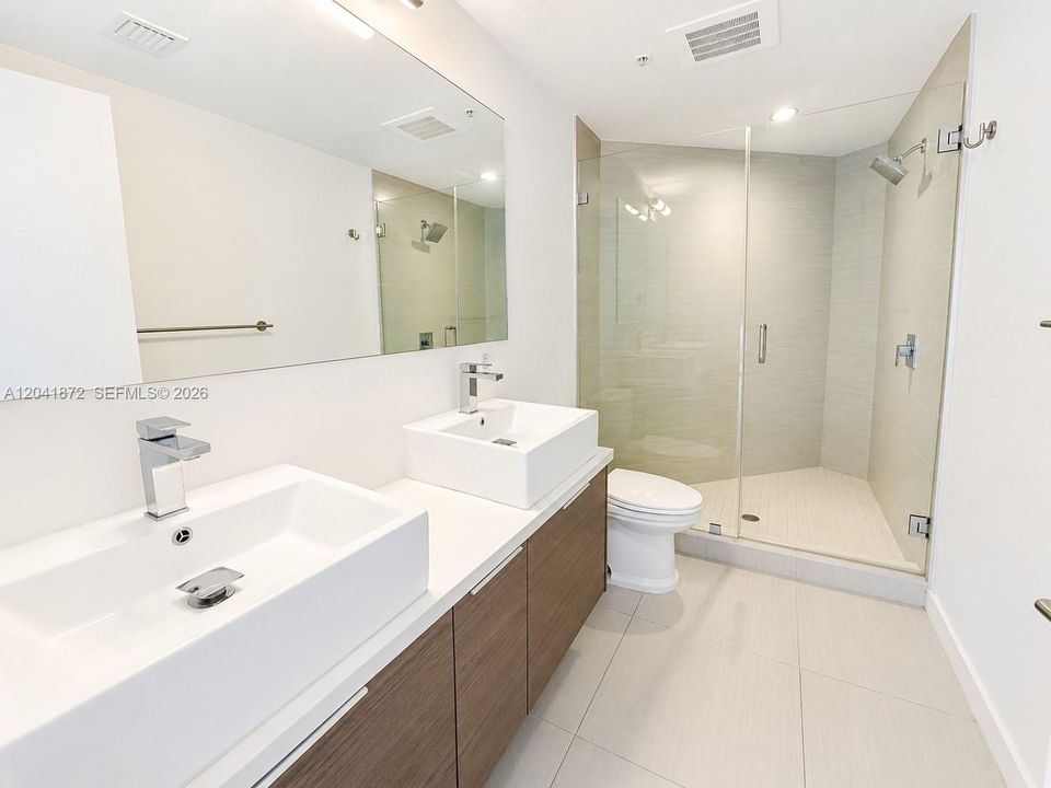 В аренду: $4,100 (2 спален, 2 ванн, 1124 Квадратных фут)