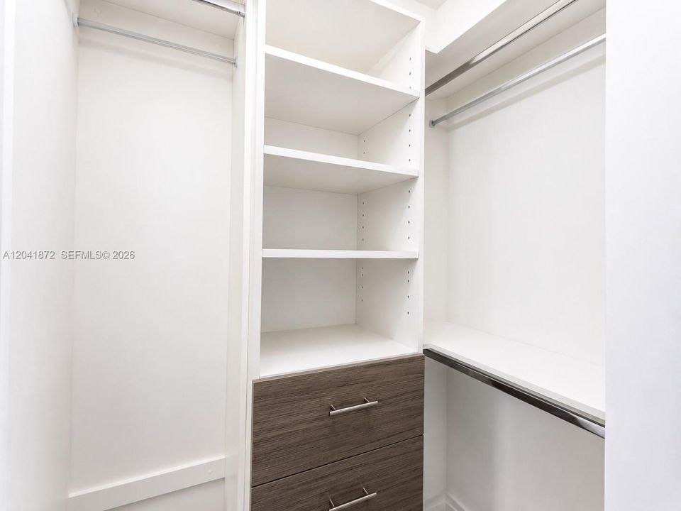 В аренду: $4,100 (2 спален, 2 ванн, 1124 Квадратных фут)